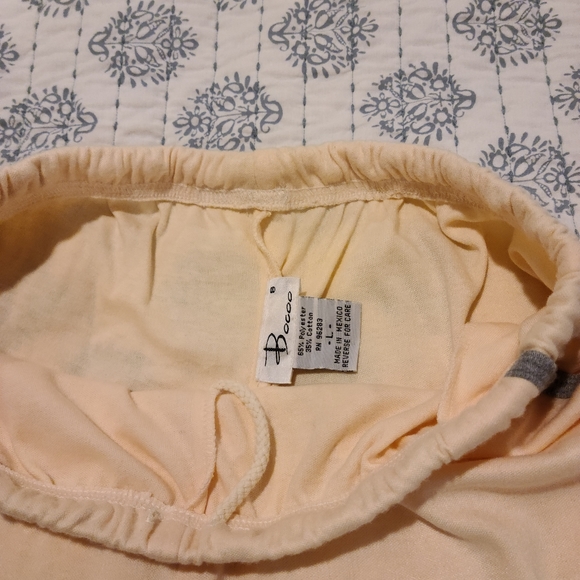Bocoo pants and shorts. Poly & cotton, size large. Pale yellow with grey piping. - Picture 4 of 16